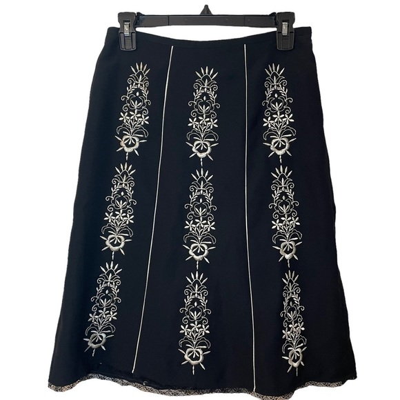 Ann Taylor LOFT A Line Skirt Black with Cream Floral Embroidered Lace Trim Sz 2P - Picture 2 of 12
